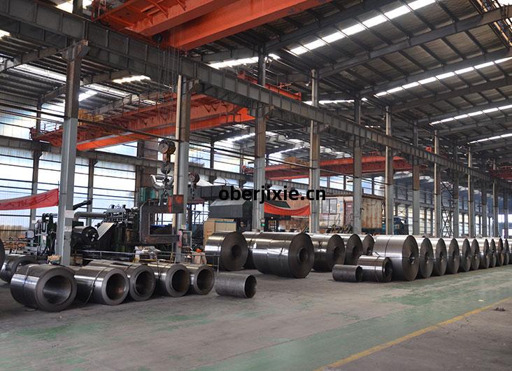 彩鋼卷生(sheng)產(chan)車(che)間