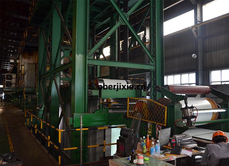 彩鋼卷生(sheng)產(chan)車(che)間