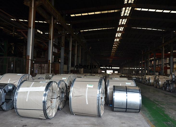 奧(ao)冠工廠(chang)彩鋼卷車(che)間